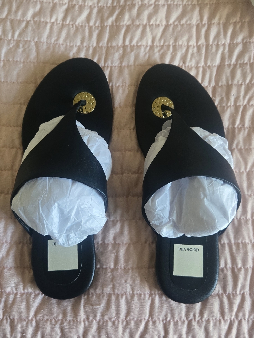 NEW IN BOX!! DOLCE VITA KITTLE LEATHER THONG SANDAL - BLACK/GOLD SIZE 7 - Picture 3 of 5